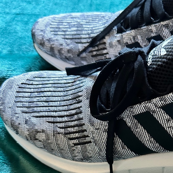Adidas SWIFT RUN 1.0 SHOES - Picture 5 of 5
